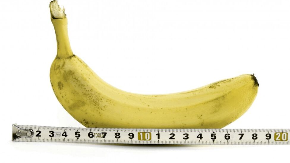 μέτρηση πέους μετά από μεγέθυνση με τζελ χρησιμοποιώντας το παράδειγμα μιας μπανάνας
